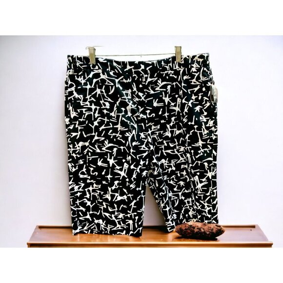 NEW DIRECTIONS LADIES BLACK WHITE CHINO STYLE FLAT FRONT POCKETS SHORTS NEW 16 - Picture 6 of 10